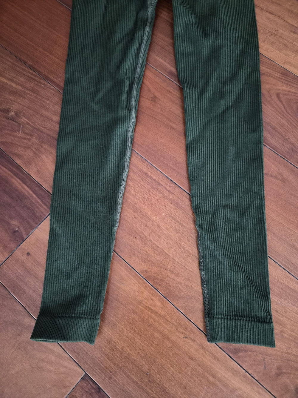 Ribbed Seamless Activewear Set Forest Green • Fits Like XS - Picture 4 of 15